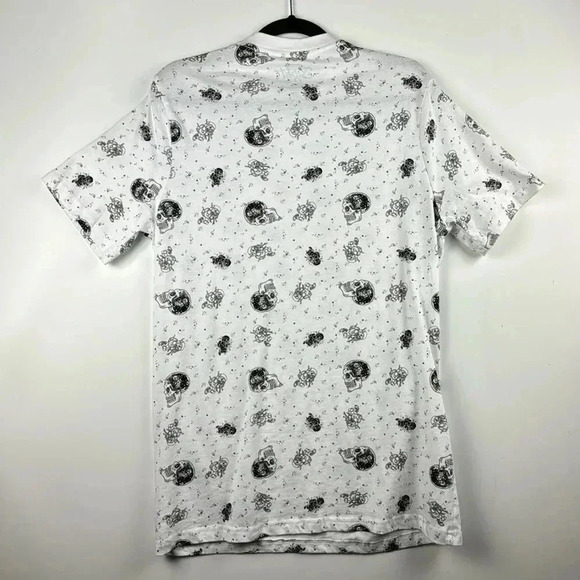 EIGHTY EIGHT BRAND SZ M OUTTA THIS WORLD SKULL PATTERN TEE SHIRT 100% COTTON. - Picture 5 of 5